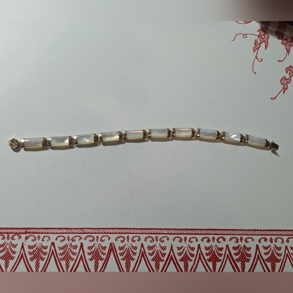 14k Yellow Gold Mother of Pearl Bracelet and Hoop Earrings Set - Picture 10 of 16